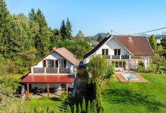 Blick auf beide Gebäude von Westen