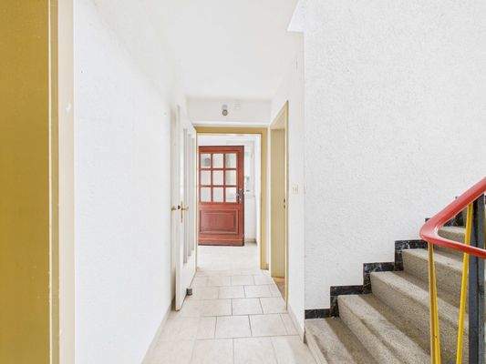 Flur EG mit Eingang