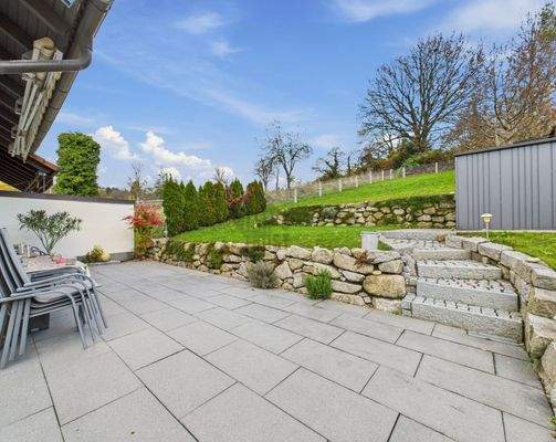 Terrasse mit Gartenansicht