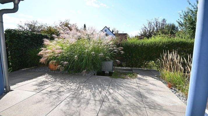 vom Esszimmer direkt auf die  sonnige Frühstücksterrasse