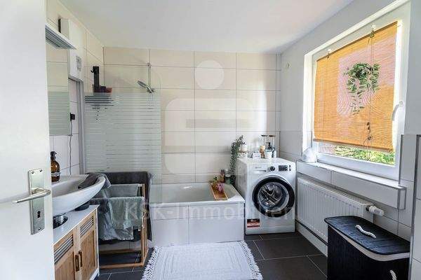 Badezimmer Obergeschoss Wohnung 2