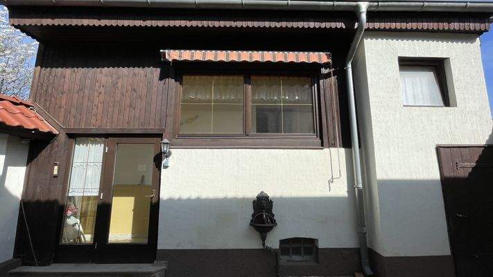 Seitenansicht/Zugang Wohnhaus