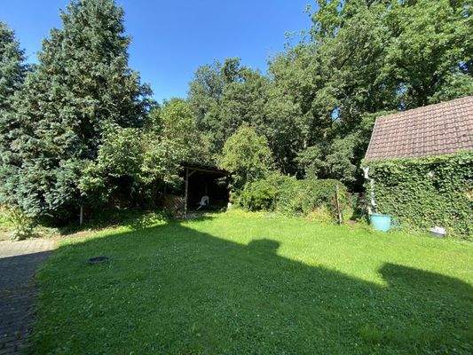 Garten mit Nebengelass