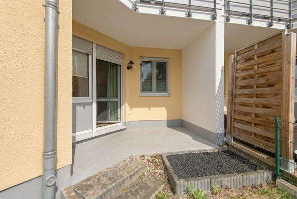 Terrasse der Erdgeschosswohnung - Zugang zum eigenem Garten