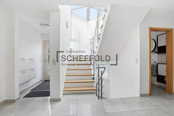 Treppenaufgang mit Lichtkuppel