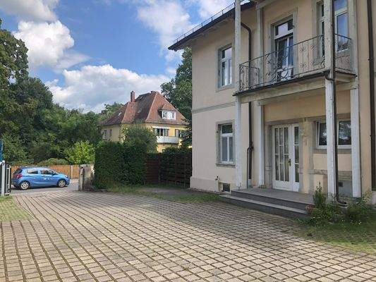 Zufahrt aufs Grundstück.jpg