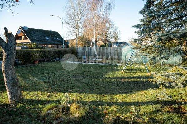 Grundstück vorne, Westen