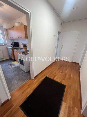 Flur mit Blick in die Küche