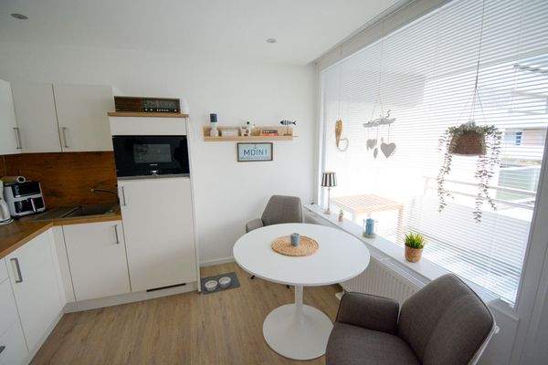 Wohn-/Ess-/Schlafzimmer &amp; Küche