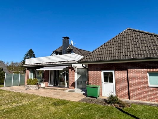 Rückansicht mit Terrasse 