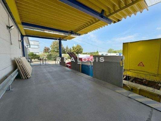 Andienung überdachte Außenansicht