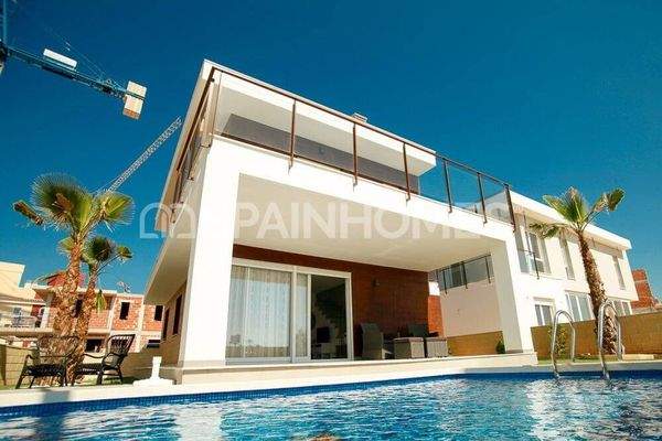 Well-Located Santa Pola Villas for Sale on Costa Blanca