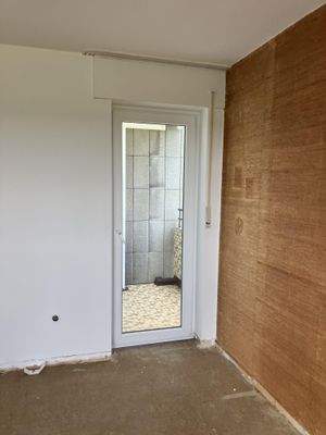 Wohnzimmer mit Balkon