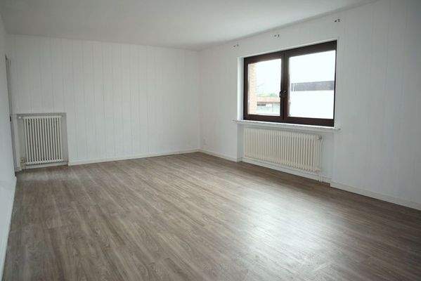 Helles Wohnzimmer mit ...