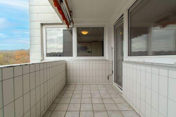 Loggia und Fenster zur Küche