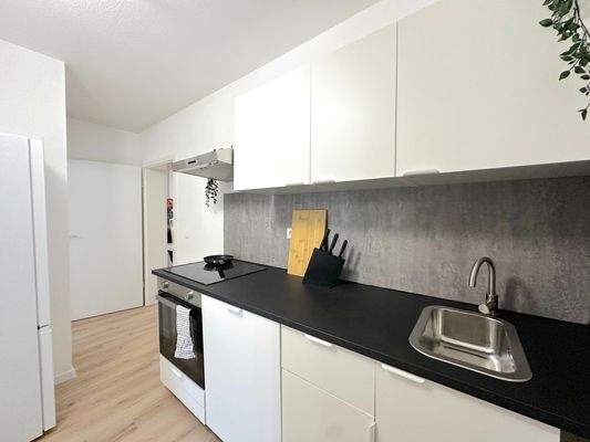 Moderne weiße Küche