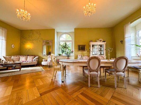 Großzügiges Esszimmer 