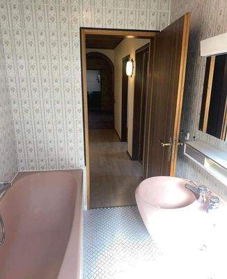 Tageslichtbad mit Flur