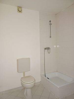 Bad und Dusche im OG 1