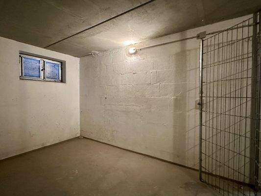 sehr großzügiges Kellerabteil