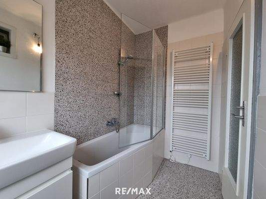 perfekt eingebaute Wanne