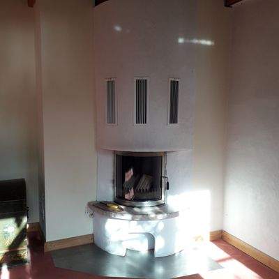 Kamin im Eckbereich der Wohnstube
