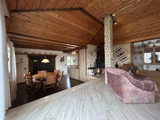 offener Wohn- /Essbereich mit anliegender Küche