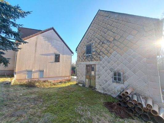 Giebelansicht Wohnhaus und Scheune