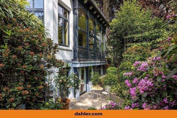 Außenansicht mit Terrasse vorne