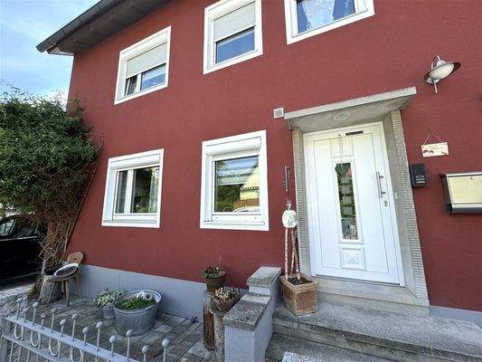 Eingang für die Whg EG, OG und DG