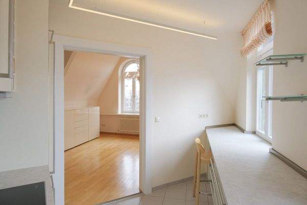 Küche Blick zum Essbereich