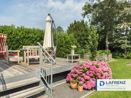 große Terrasse der Split-Level Wohnung