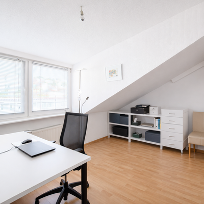 Arbeitszimmer (KI generiert)