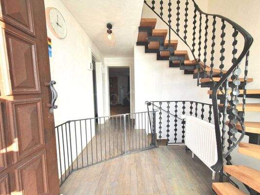 EINGANGSBEREICH LINKS