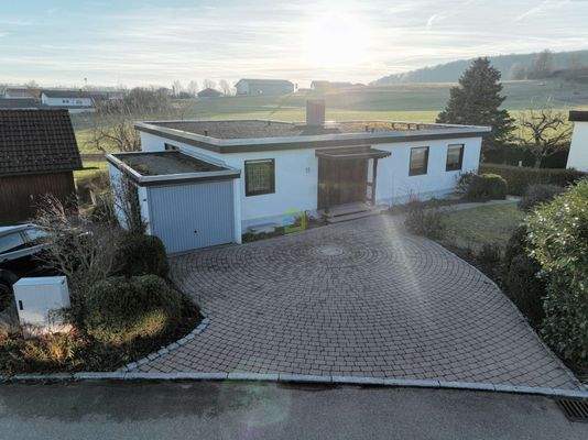 Nordseite mit Garage