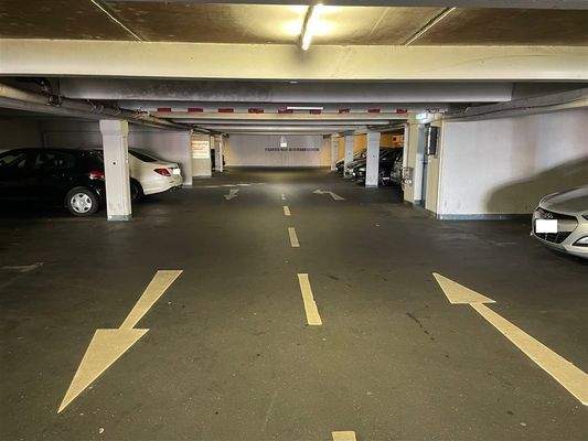 Tiefgarage mit 3 Stellplätzen