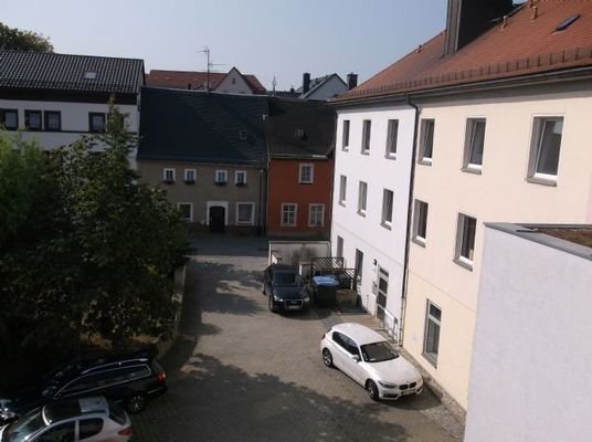 Innenhof mit Stellplätzen