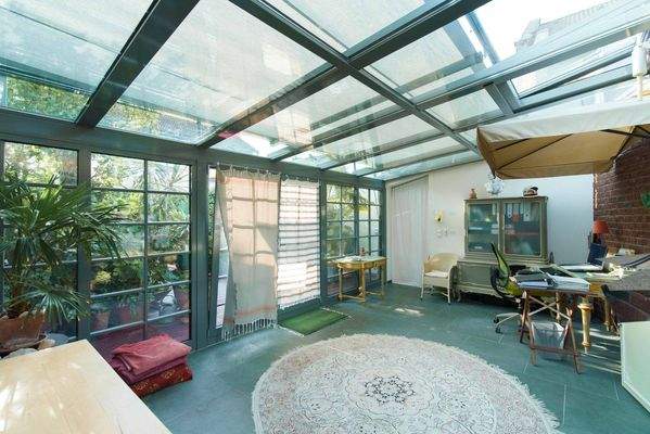 Lichtdurchfluteter Wintergarten