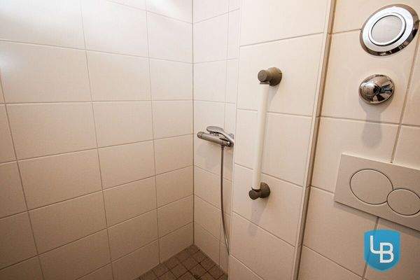 ..mit bodentiefer Dusche