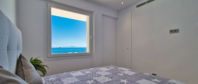 Bedroom-with-sea-views