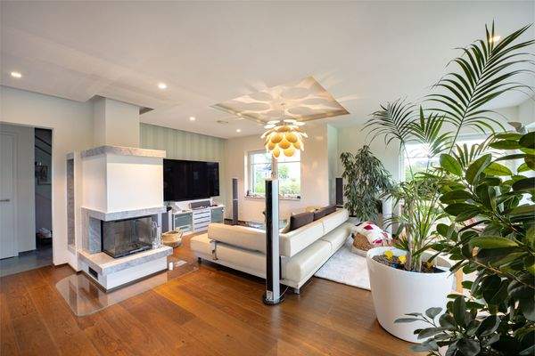 Wohnbereich mit Spartherm Panoramakamin