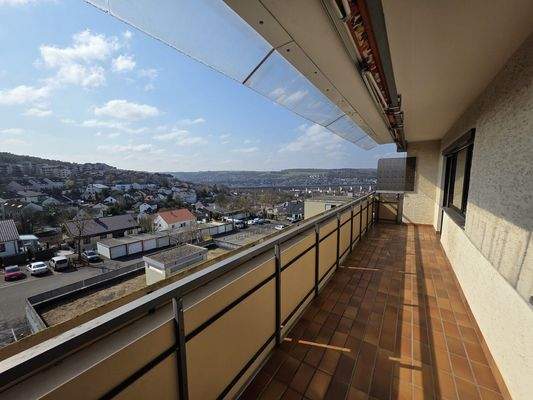 Überdeckter Balkon in Südlage, mit Weitsicht und elektr.Markise #115233