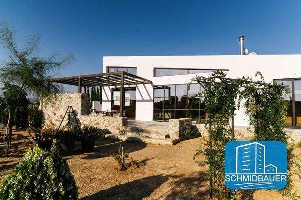 Kreta, Petrokefali: Villa mit Pool und großem Garten zu verkaufen