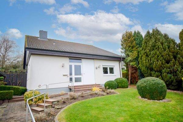 Hausansicht-Garten-4