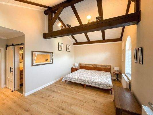 Zimmer mit Bad im Dachgeschoss