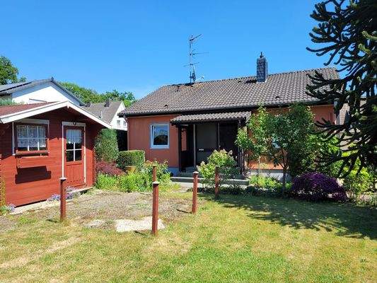 Rückansicht & Gartenhäuschen