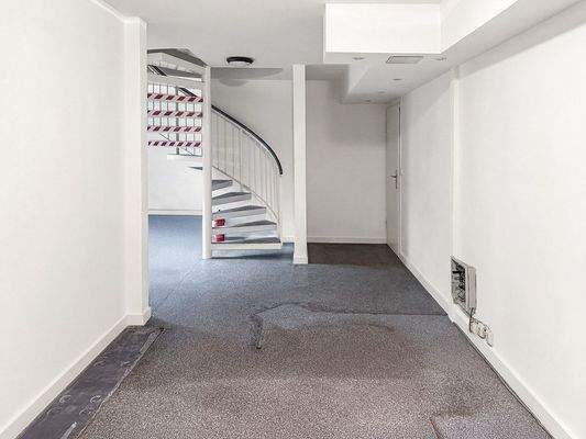 Raum UG Blick zur Treppe