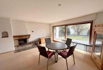 Wohn- und Essbereich mit Kamin