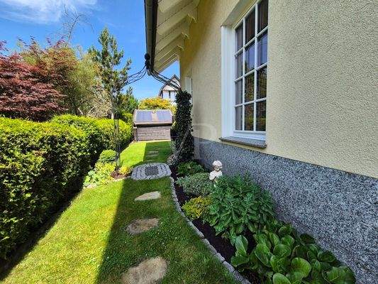 Gartenbereich seitlich