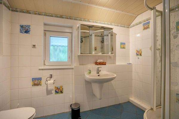 Duschbad im Kinderbereich 1